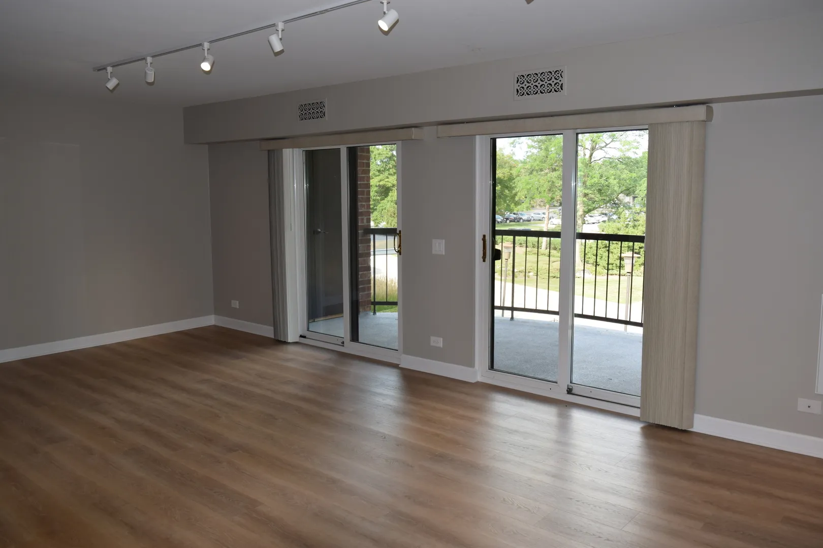 1405 E Central Rd, ,  60005, USA 60005-Arlington Heights-IL