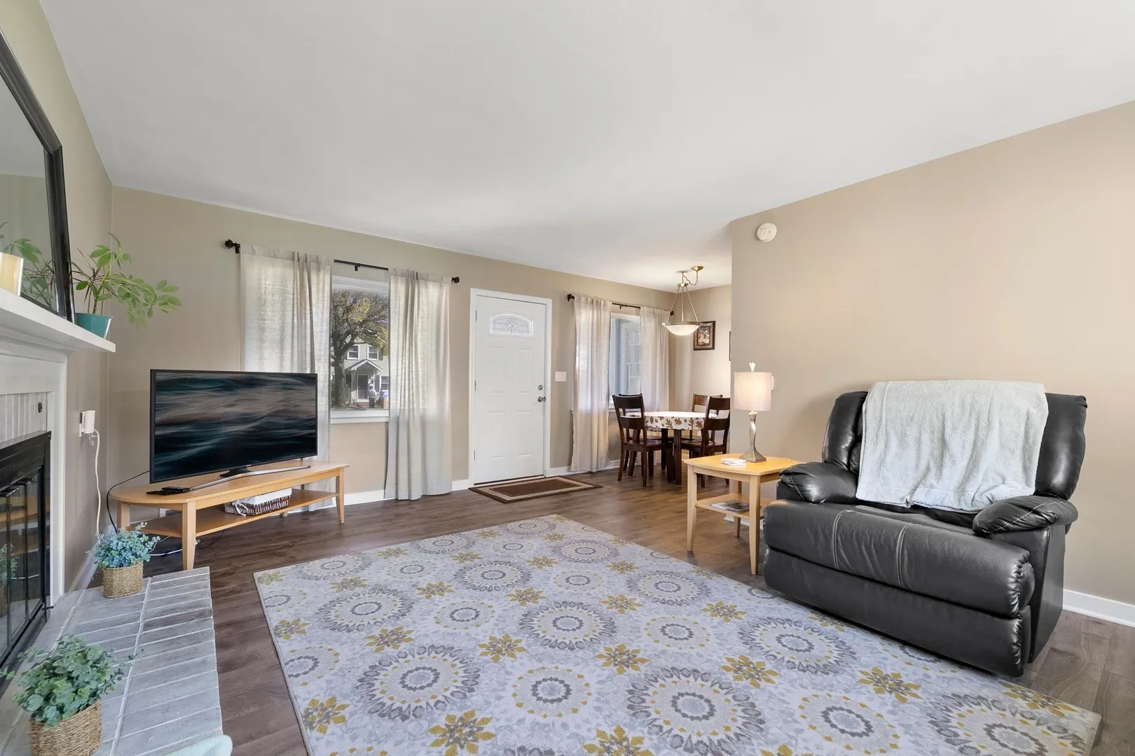 223 S West St, ,  60540, USA 60540-Naperville-IL