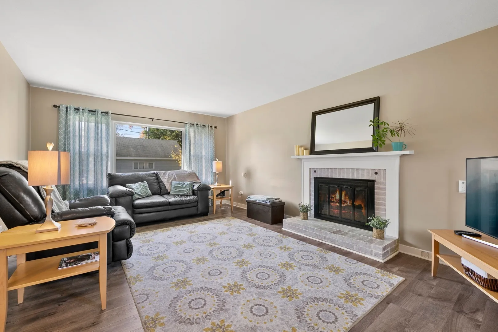 223 S West St, ,  60540, USA 60540-Naperville-IL