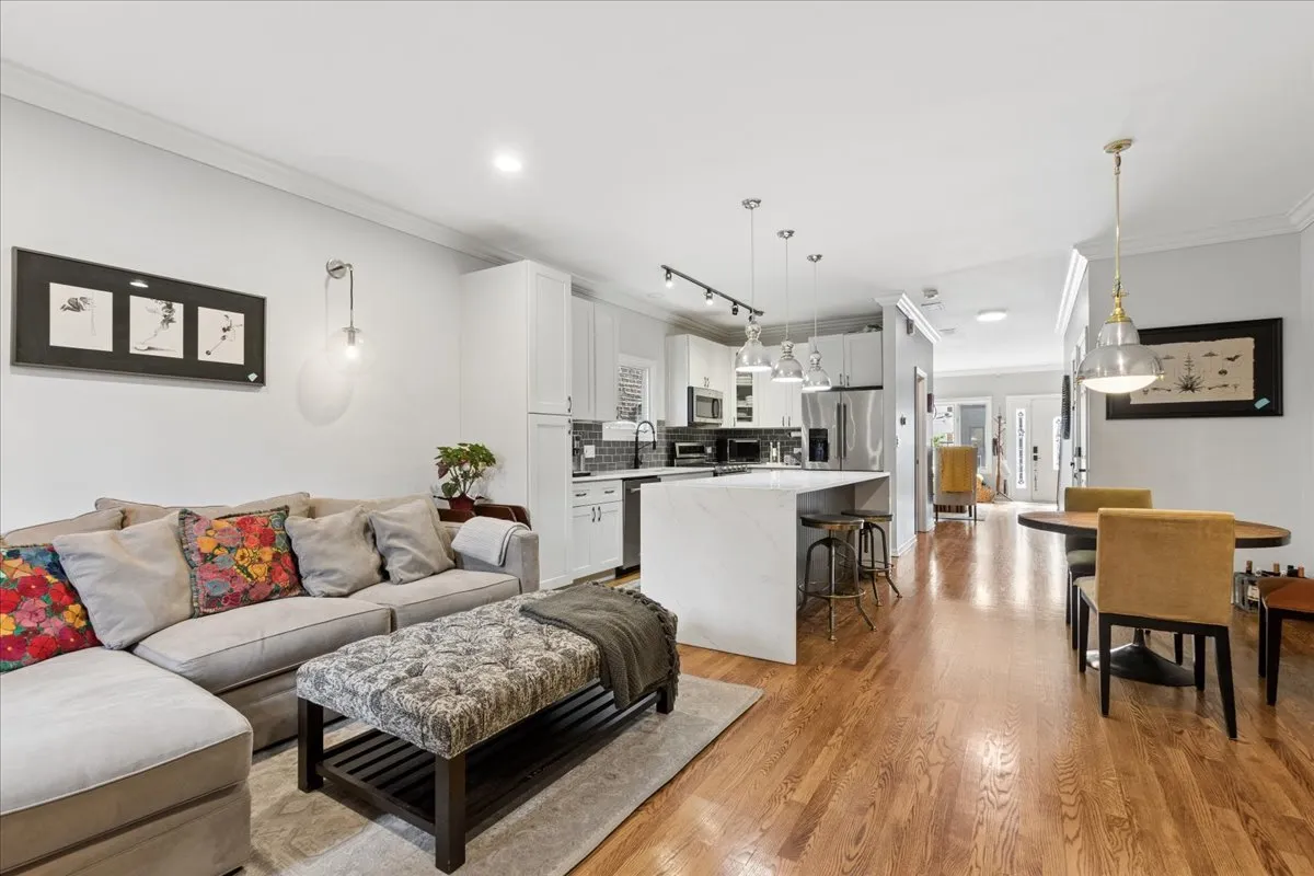 712 N Throop St, ,  60642, USA 60642-Chicago-IL