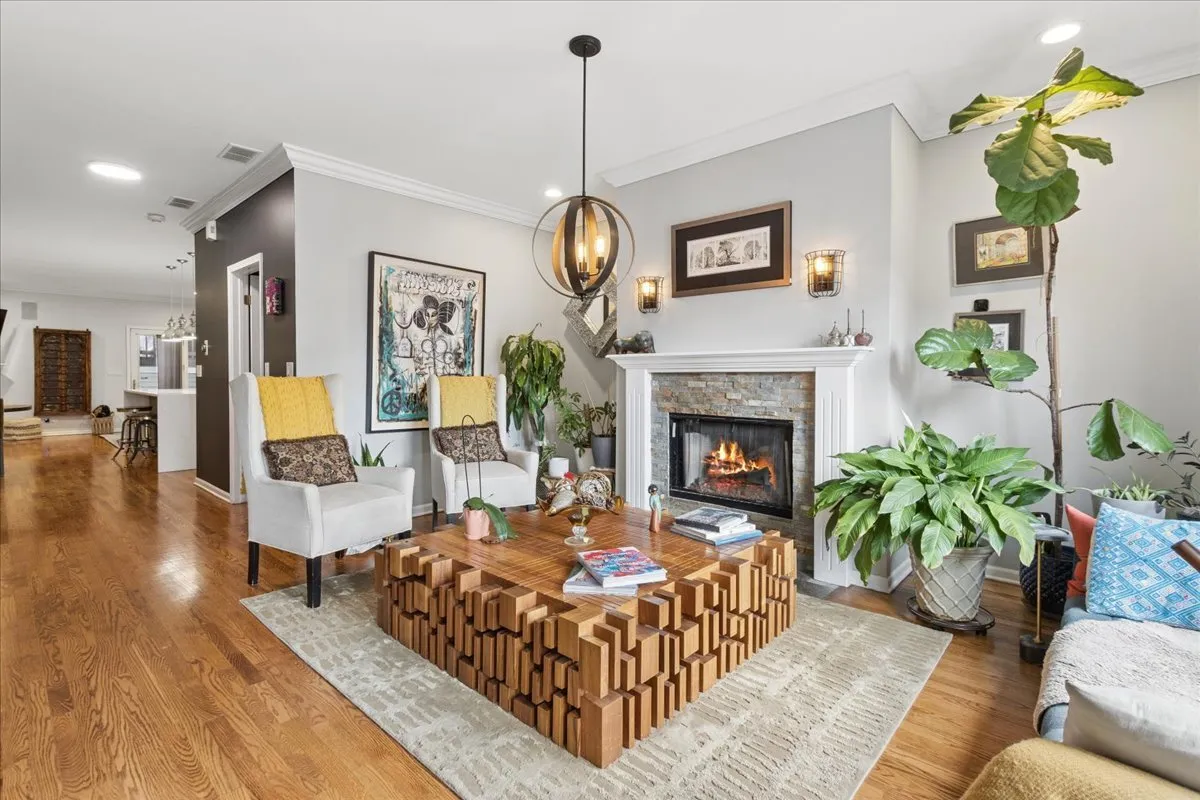712 N Throop St, ,  60642, USA 60642-Chicago-IL