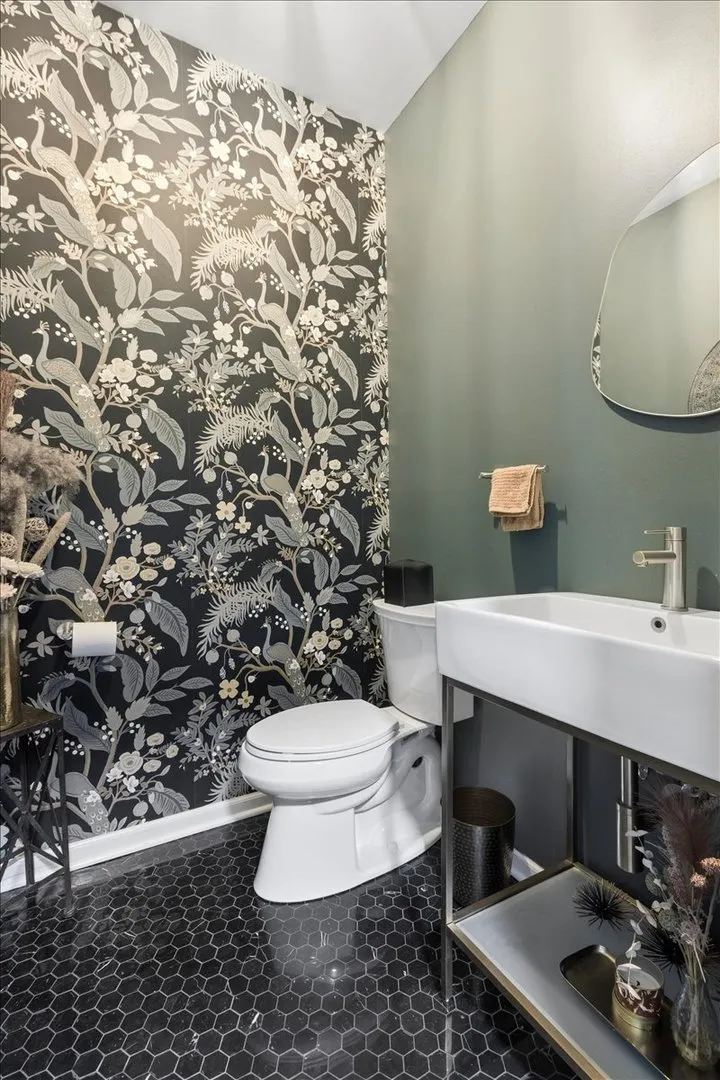 712 N Throop St, ,  60642, USA 60642-Chicago-IL
