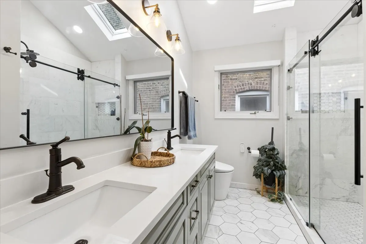 712 N Throop St, ,  60642, USA 60642-Chicago-IL