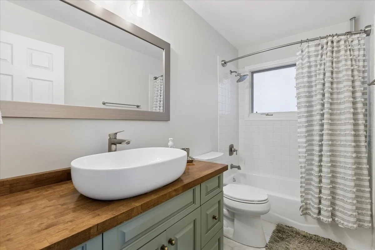 712 N Throop St, ,  60642, USA 60642-Chicago-IL