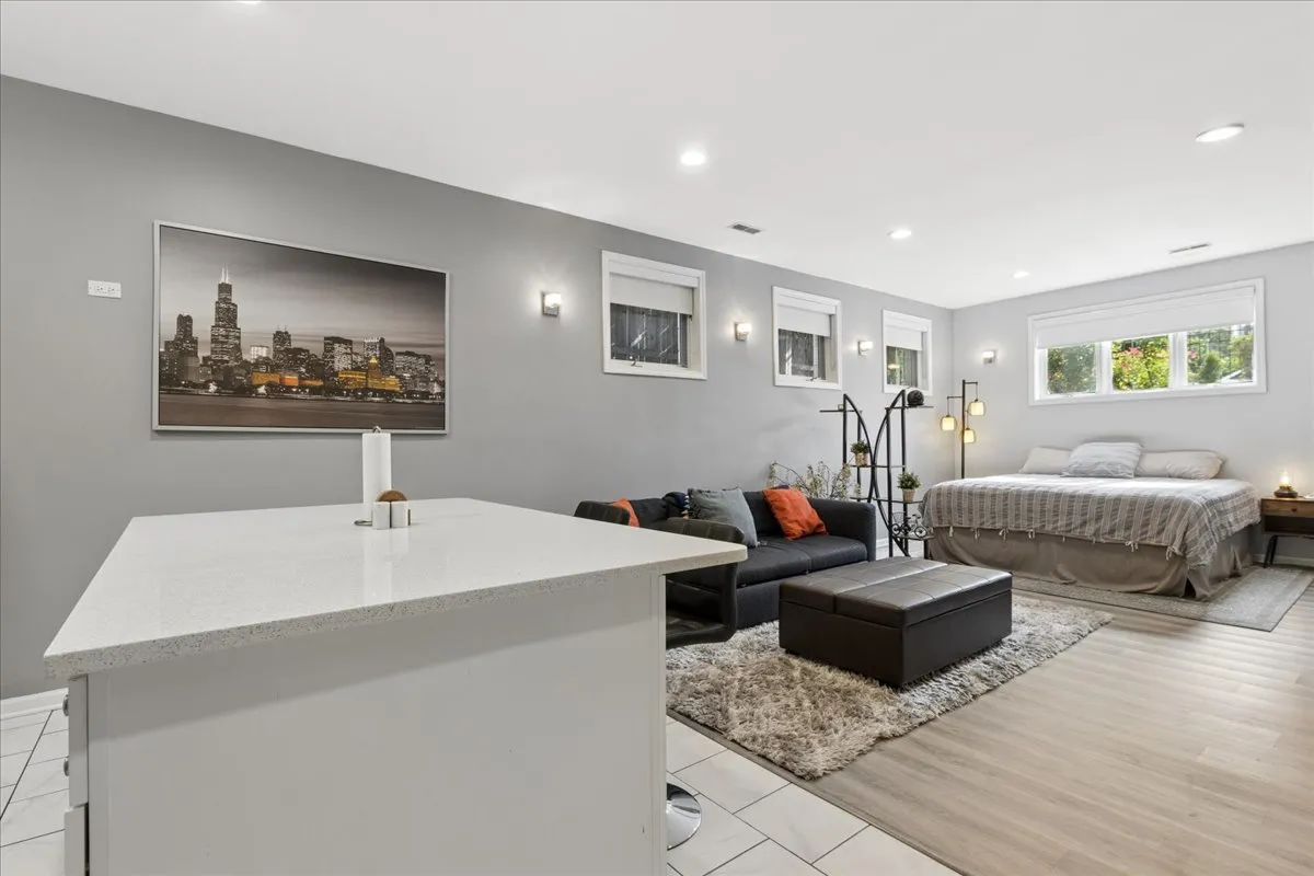 712 N Throop St, ,  60642, USA 60642-Chicago-IL