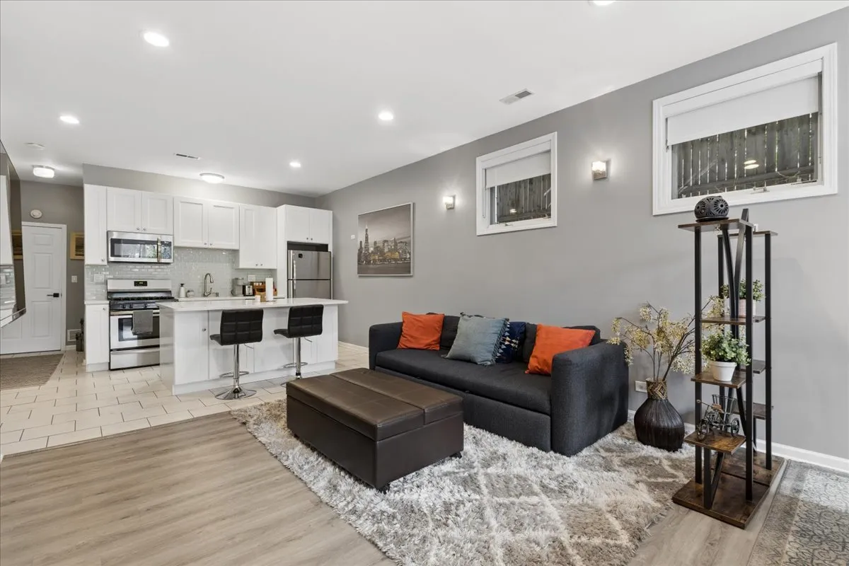 712 N Throop St, ,  60642, USA 60642-Chicago-IL