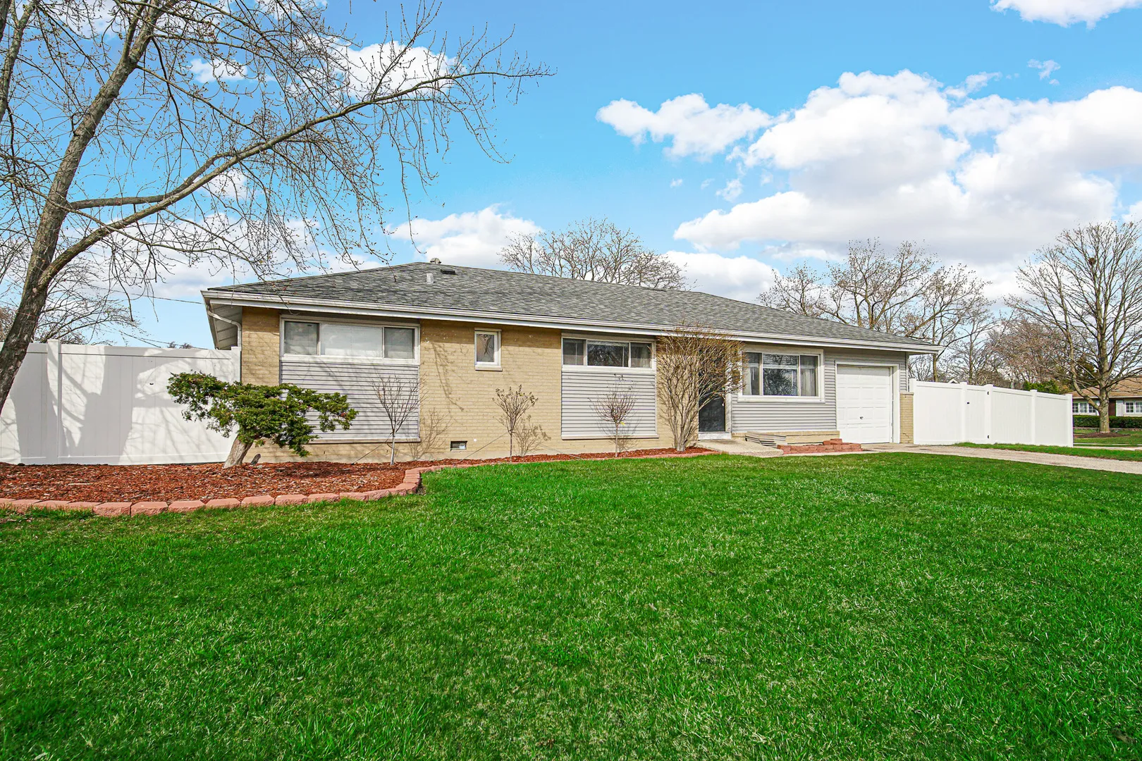 310 Maricopa Ln, ,  60169, USA 60169-Hoffman Estates-IL