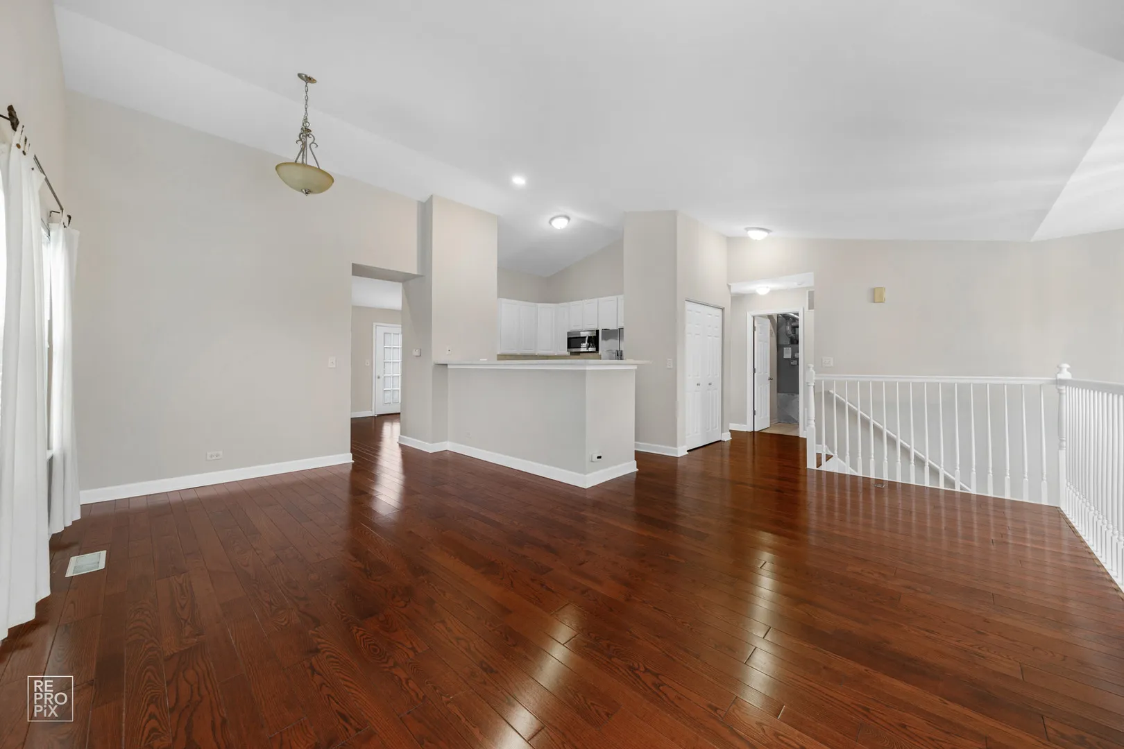 831 Genesee Dr, ,  60563, USA 60563-Naperville-IL