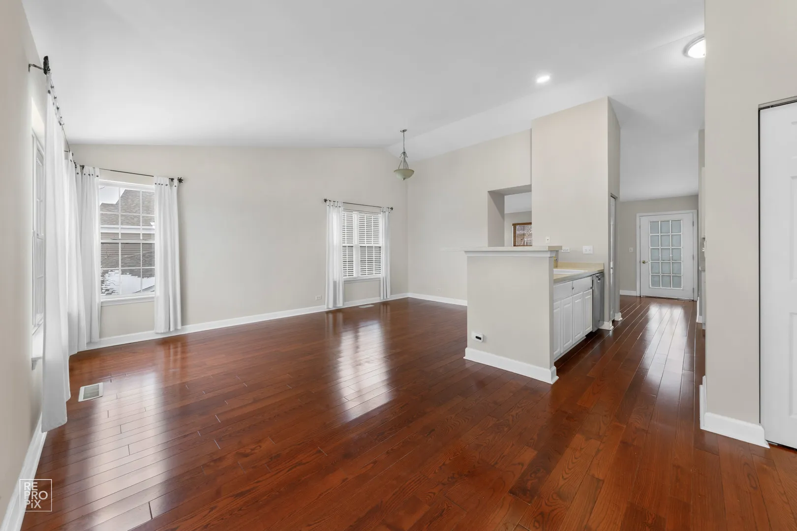 831 Genesee Dr, ,  60563, USA 60563-Naperville-IL