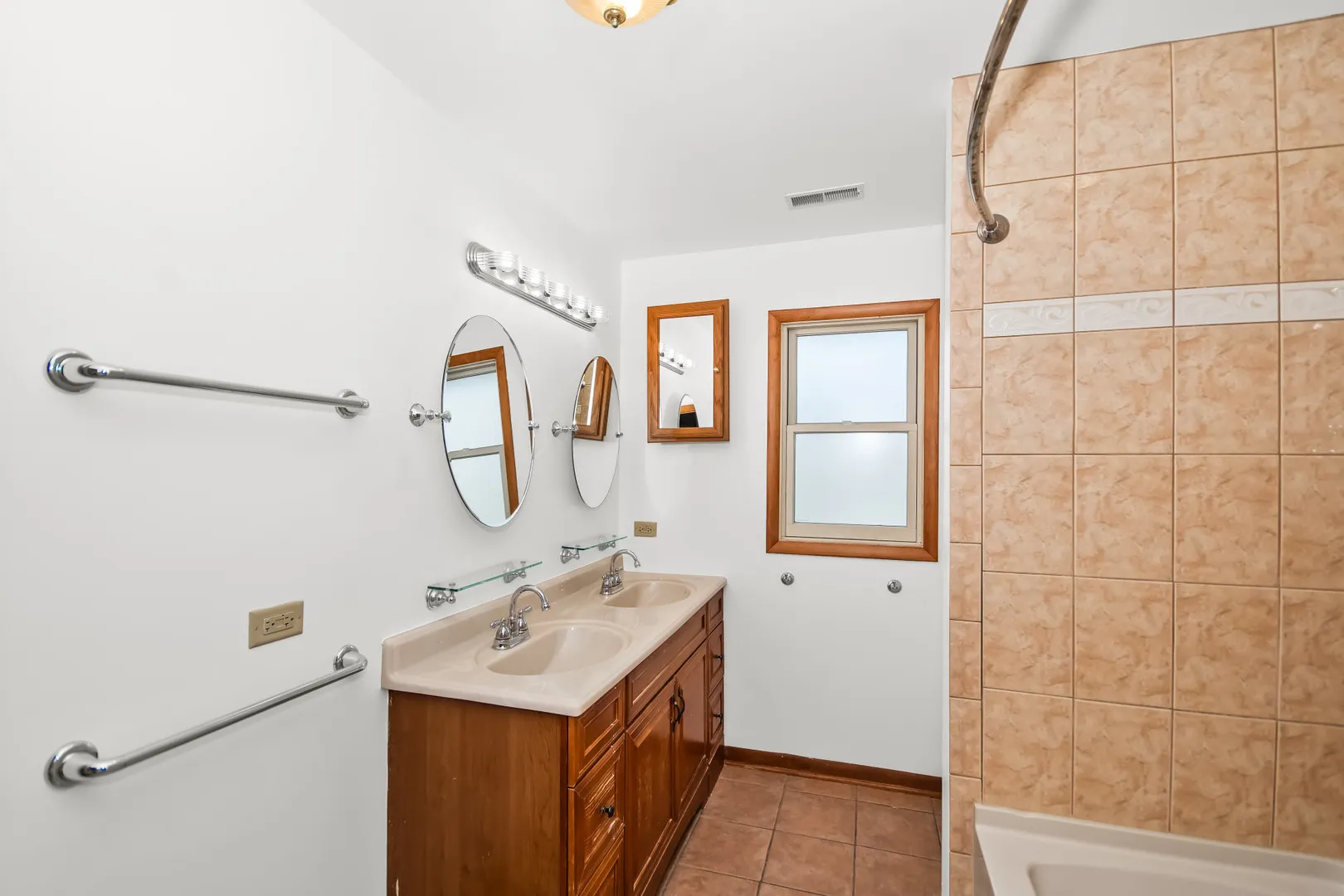 1033 Hayes Ave, ,  60302, USA 60302-Oak Park-IL