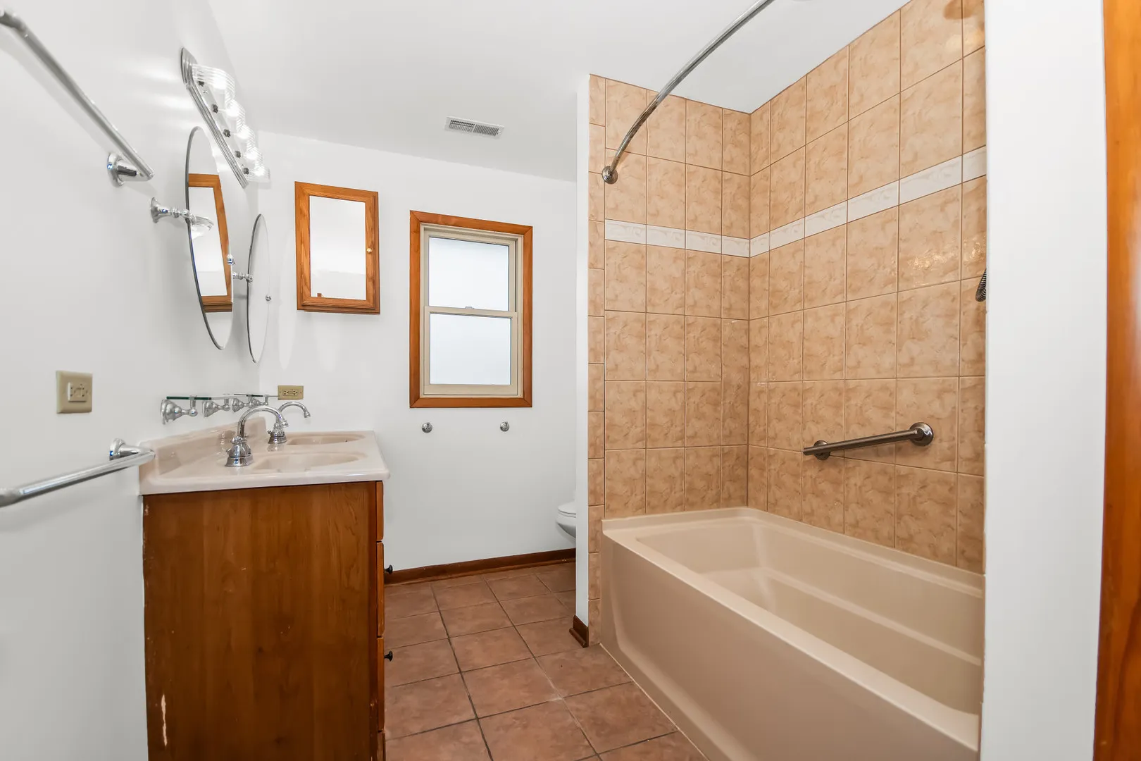 1033 Hayes Ave, ,  60302, USA 60302-Oak Park-IL