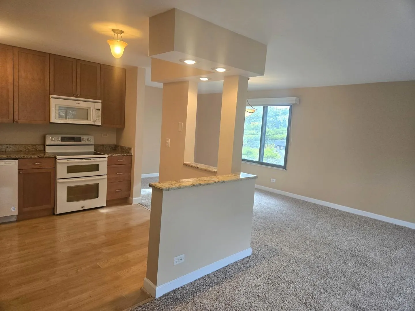 1605 E Central Rd, ,  60005, USA 60005-Arlington Heights-IL