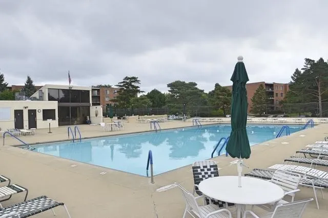1605 E Central Rd, ,  60005, USA 60005-Arlington Heights-IL