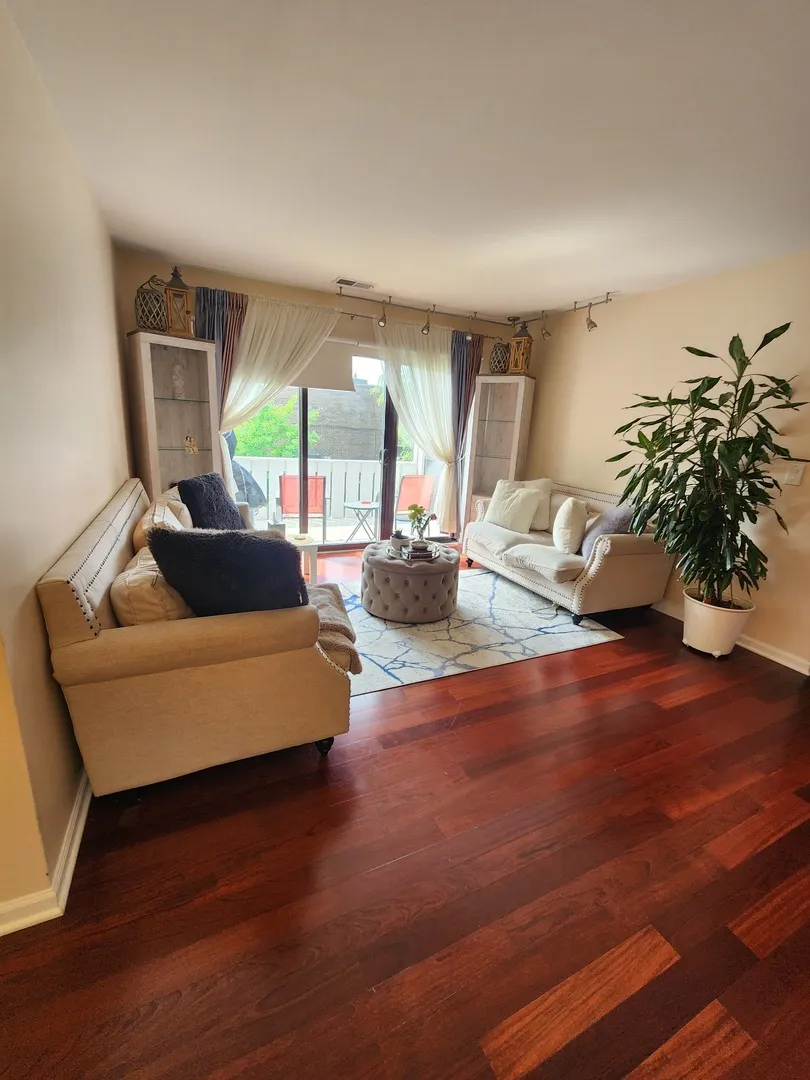 220 Hawthorne Ct, ,  60193, USA 60193-Schaumburg-IL