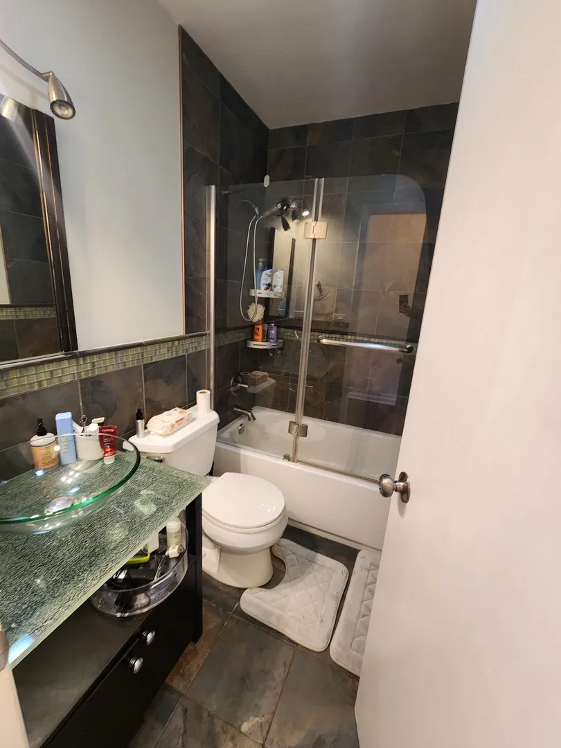 220 Hawthorne Ct, ,  60193, USA 60193-Schaumburg-IL