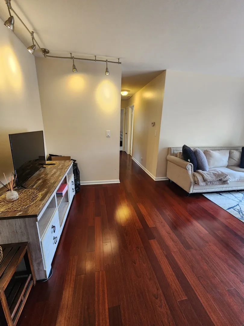 220 Hawthorne Ct, ,  60193, USA 60193-Schaumburg-IL