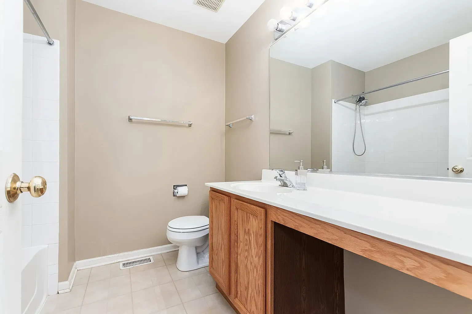 2404 Golf Ridge Cir, ,  60563, USA 60563-Naperville-IL