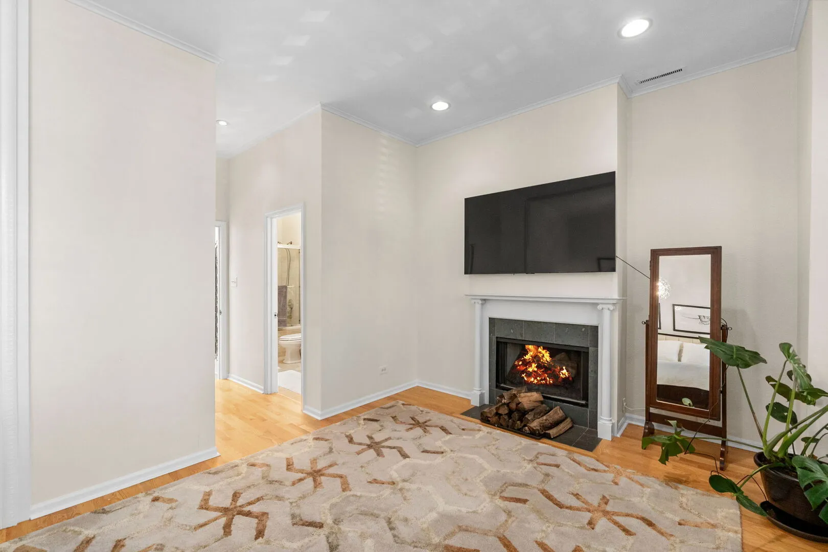 2112 N Dayton St, ,  60614, USA 60614-Chicago-IL
