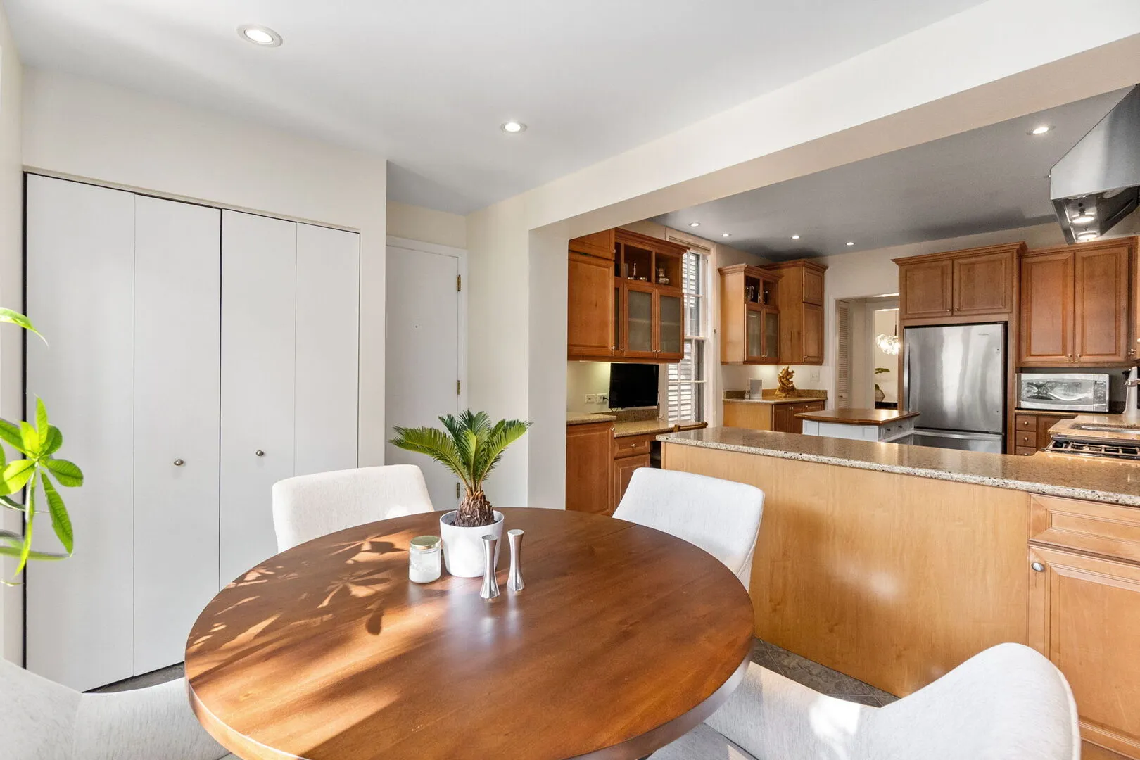 2112 N Dayton St, ,  60614, USA 60614-Chicago-IL