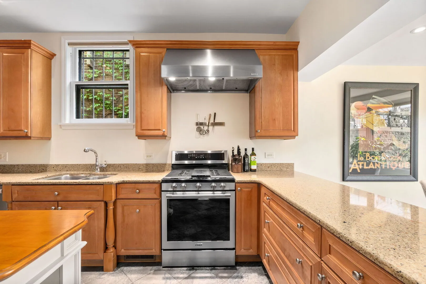 2112 N Dayton St, ,  60614, USA 60614-Chicago-IL