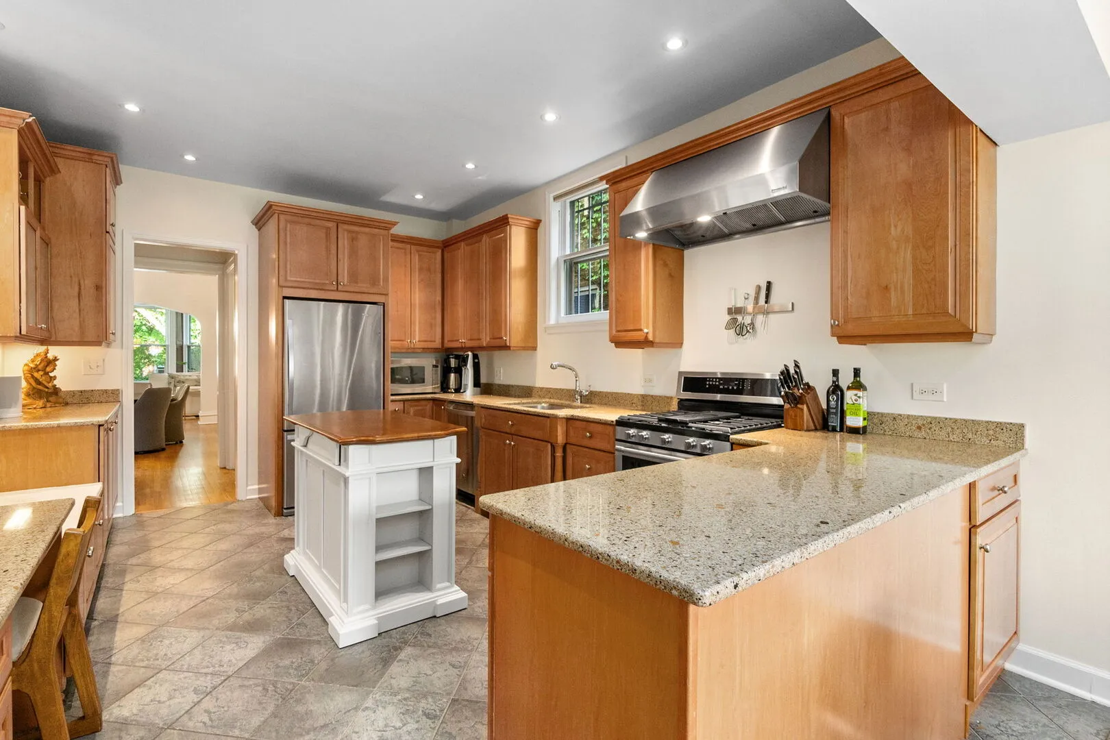 2112 N Dayton St, ,  60614, USA 60614-Chicago-IL