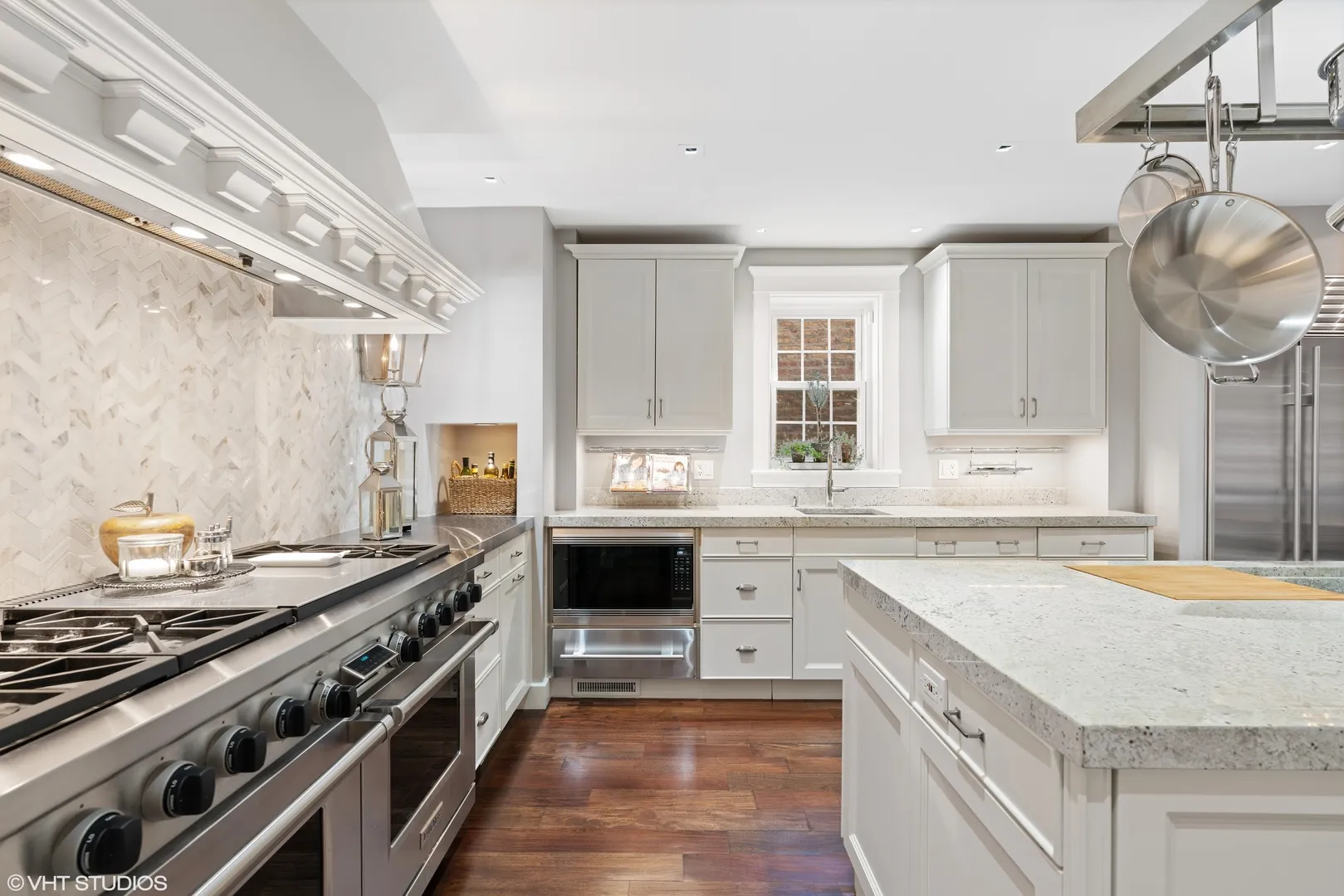 38 E Elm St, , 60611, USA 60611-Chicago-IL