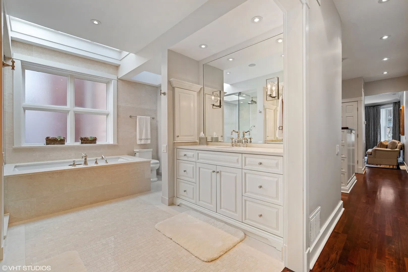 38 E Elm St, , 60611, USA 60611-Chicago-IL