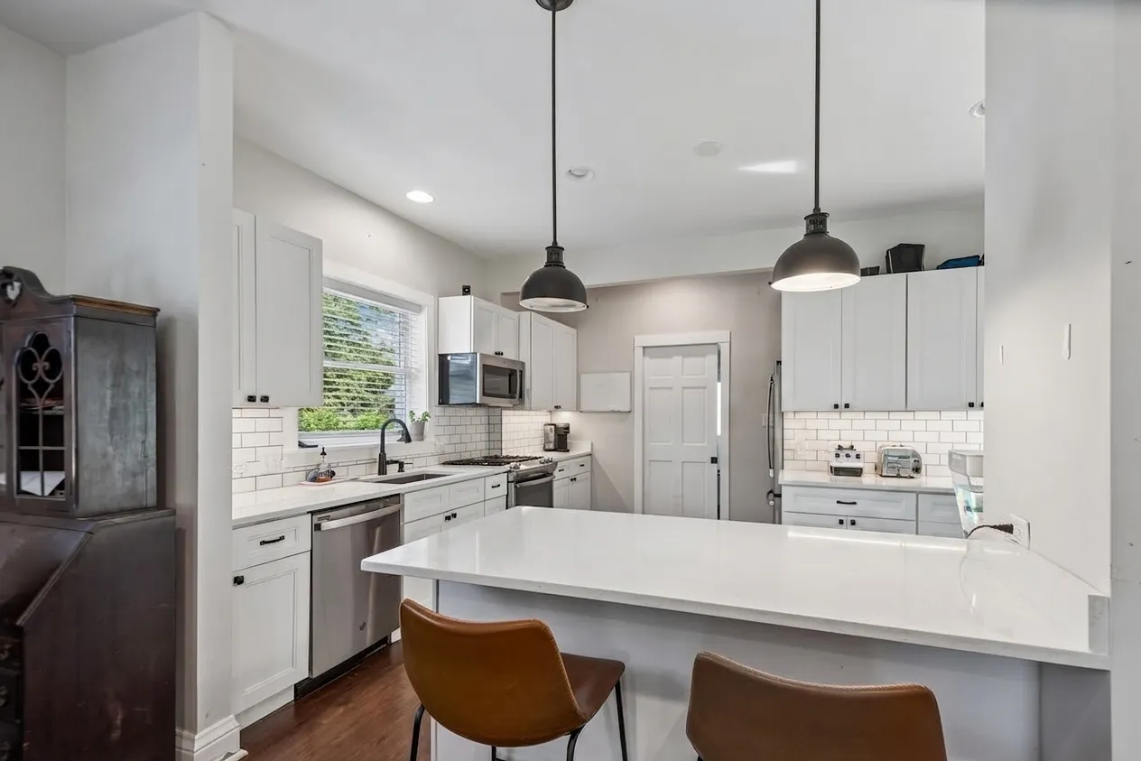 213 W Maple Ave, ,  60048, USA 60048-Libertyville-IL
