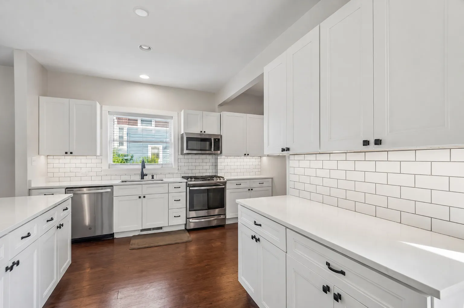 213 W Maple Ave, ,  60048, USA 60048-Libertyville-IL