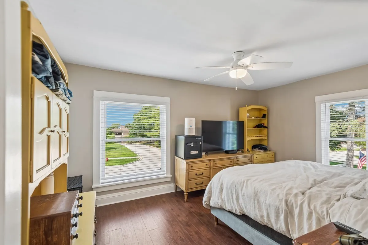 213 W Maple Ave, ,  60048, USA 60048-Libertyville-IL