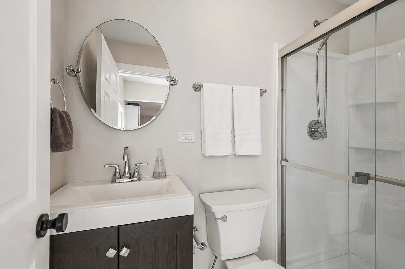 213 W Maple Ave, ,  60048, USA 60048-Libertyville-IL