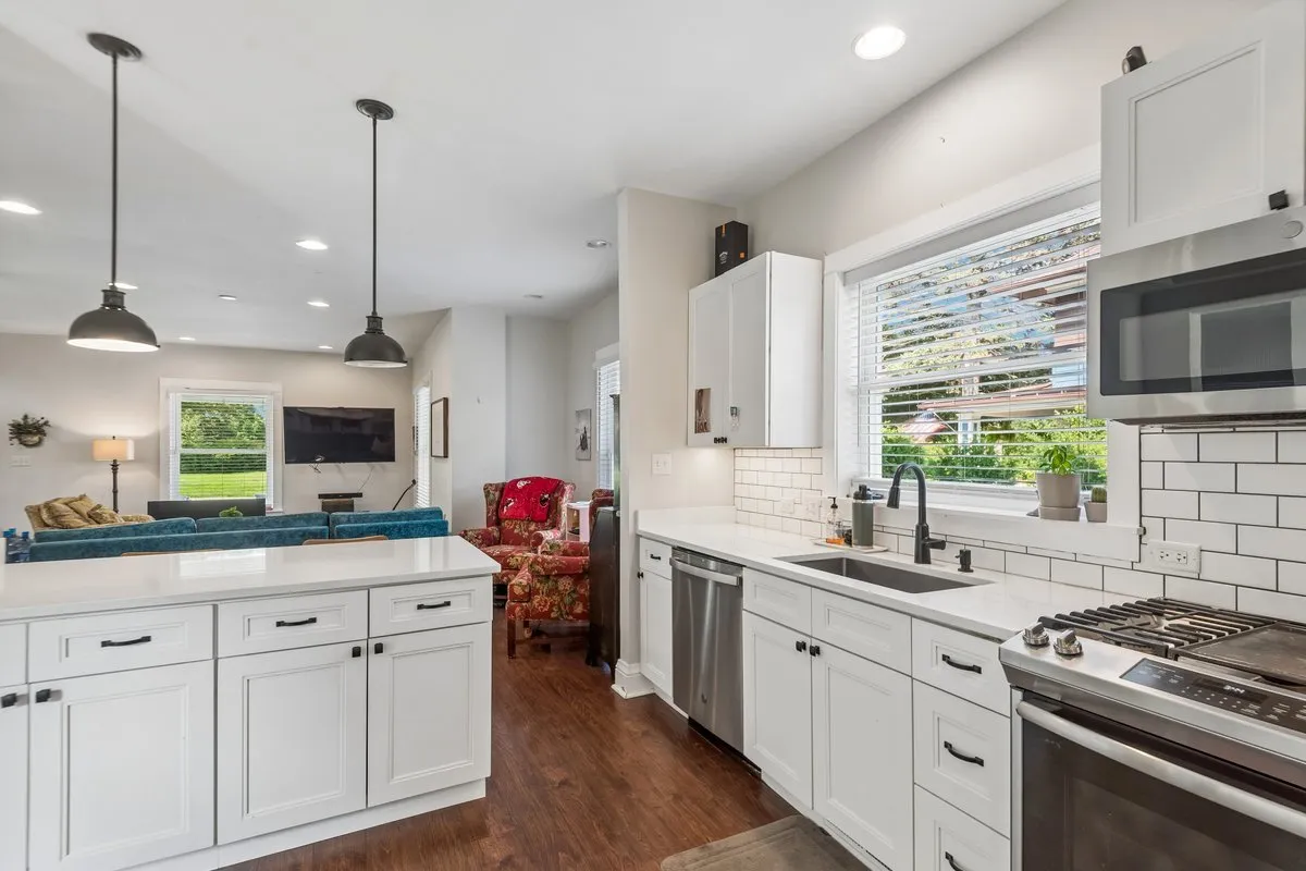 213 W Maple Ave, ,  60048, USA 60048-Libertyville-IL