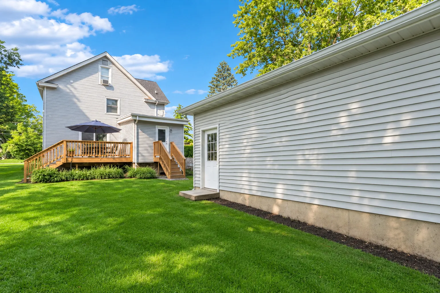 213 W Maple Ave, ,  60048, USA 60048-Libertyville-IL