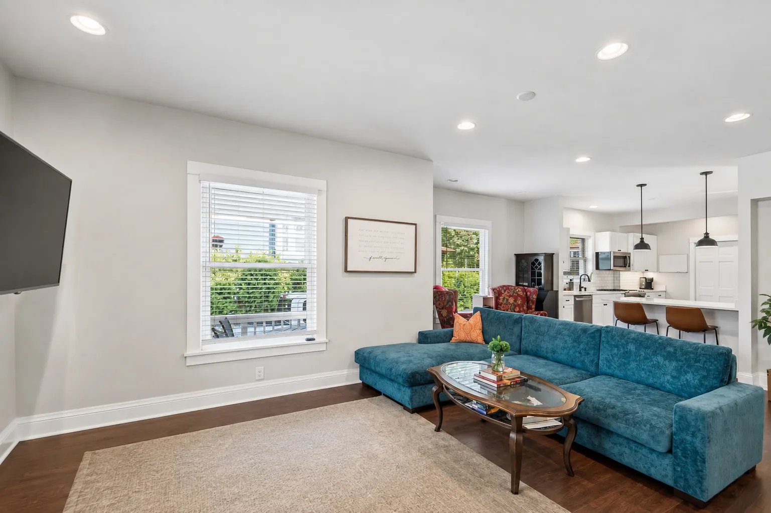 213 W Maple Ave, ,  60048, USA 60048-Libertyville-IL