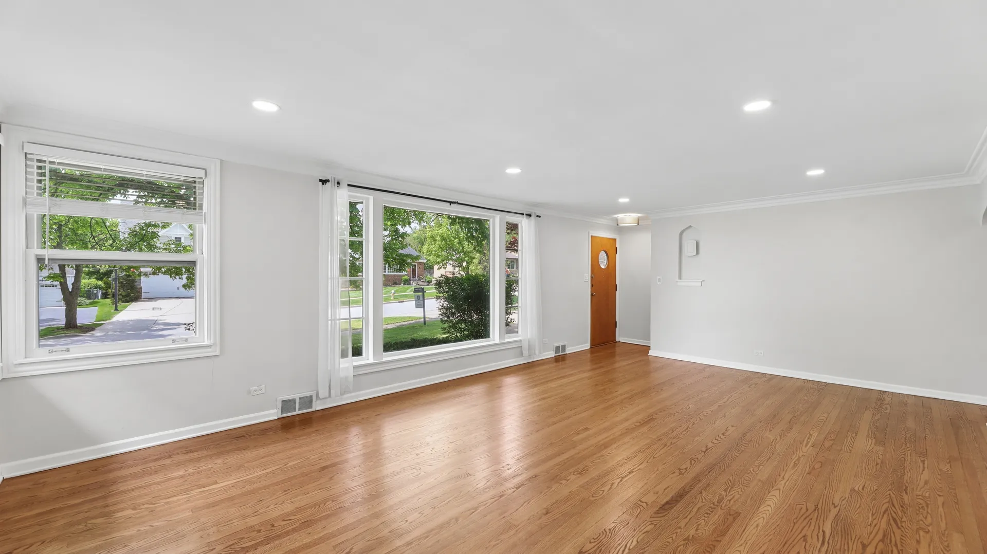 893 S Poplar Ave, ,  60126, USA 60126-Elmhurst-IL
