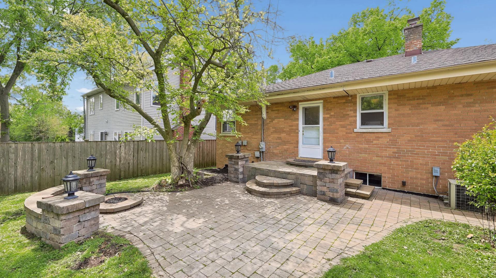 893 S Poplar Ave, ,  60126, USA 60126-Elmhurst-IL