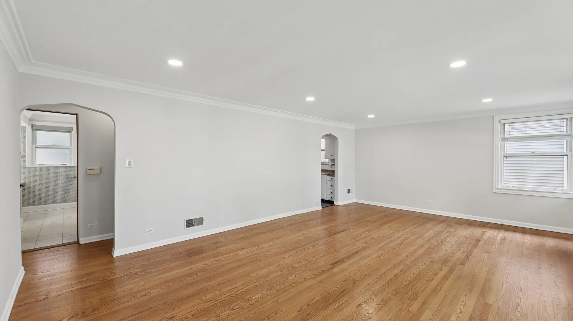 893 S Poplar Ave, ,  60126, USA 60126-Elmhurst-IL