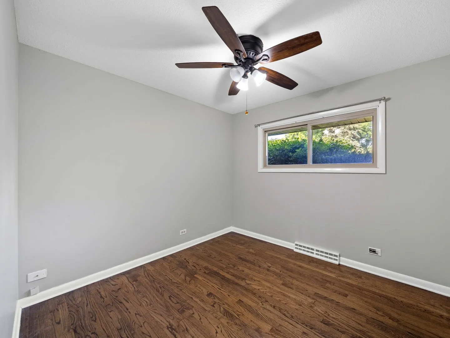 415 Tennyson Rd, ,  60103, USA 60103-Bartlett-IL