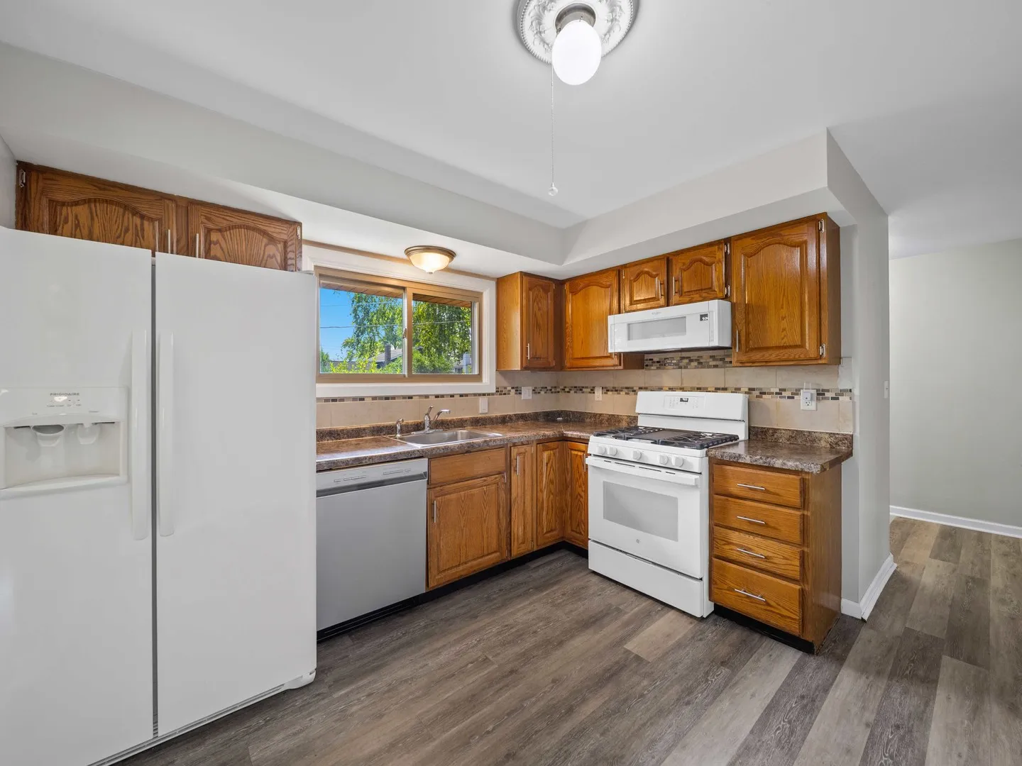 415 Tennyson Rd, ,  60103, USA 60103-Bartlett-IL