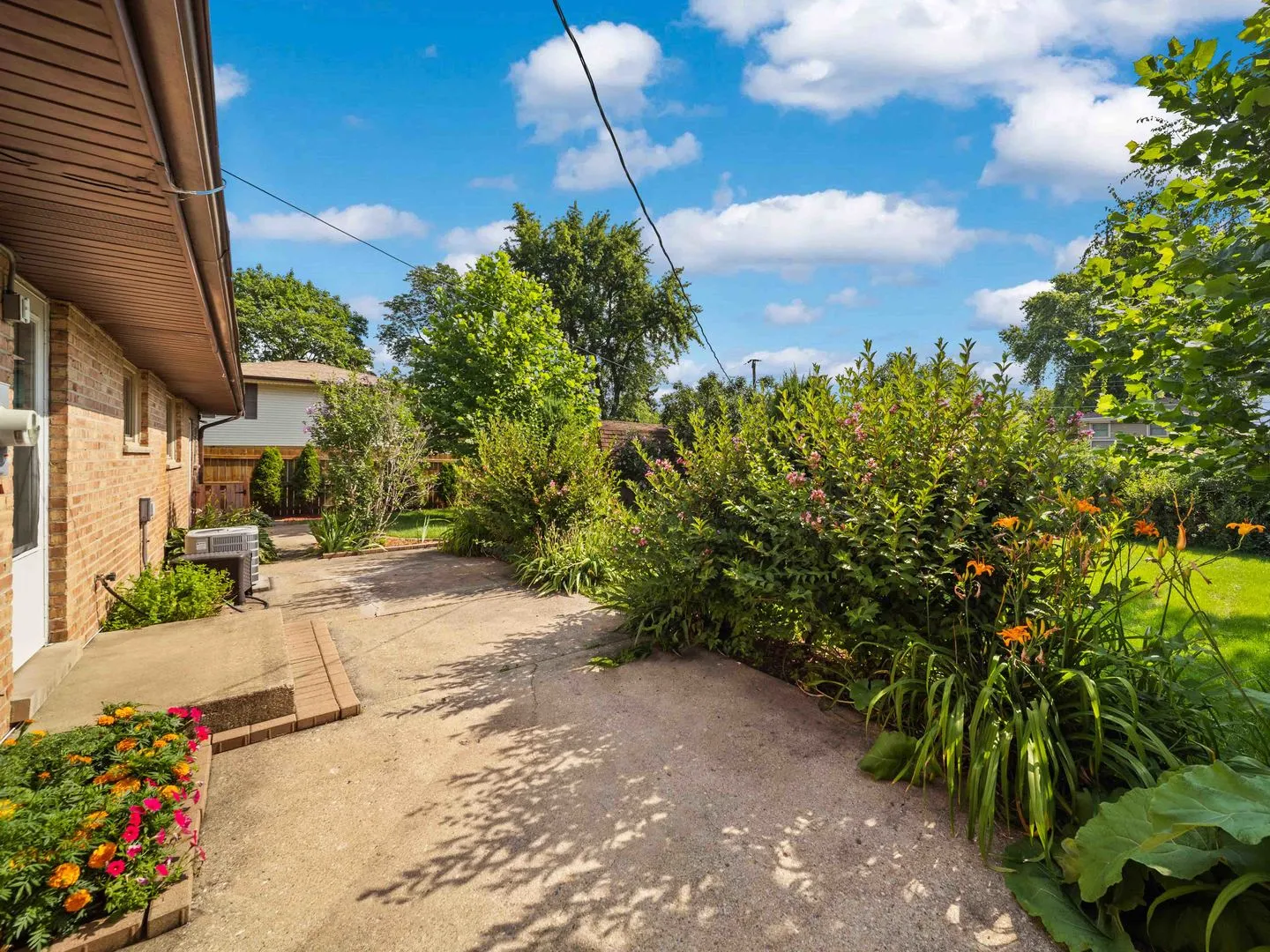 415 Tennyson Rd, ,  60103, USA 60103-Bartlett-IL