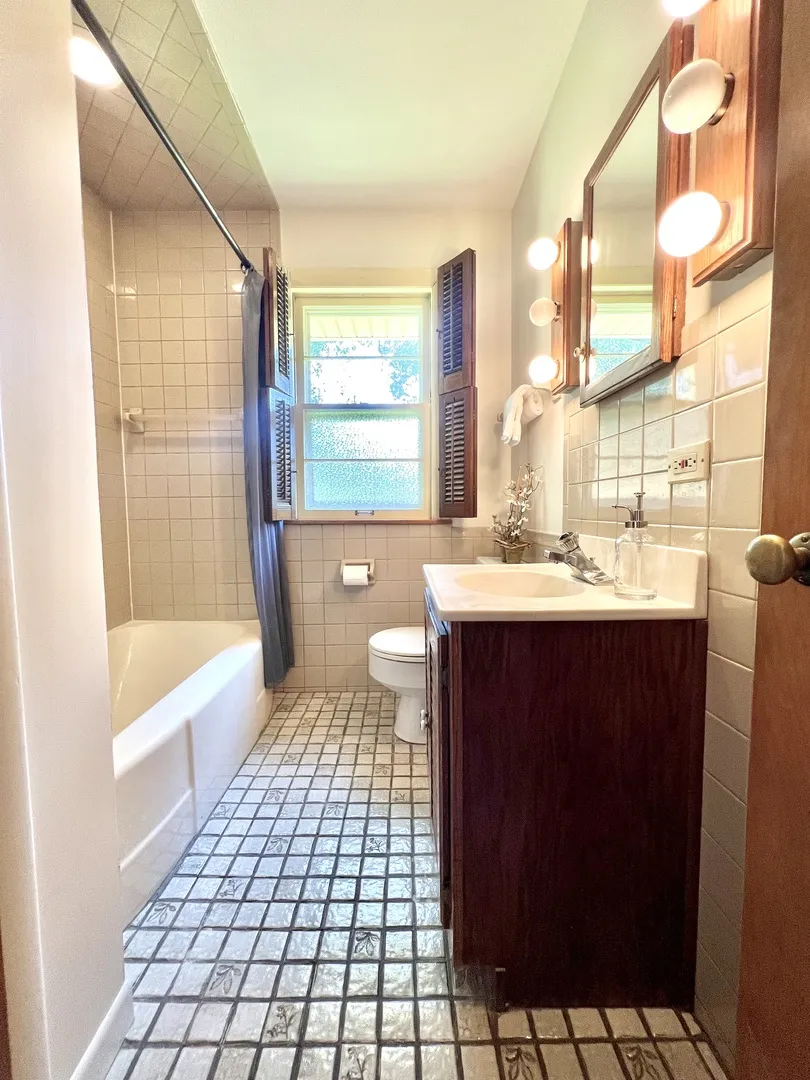 4633 Oakwood Ave, ,  60515, USA 60515-Downers Grove-IL