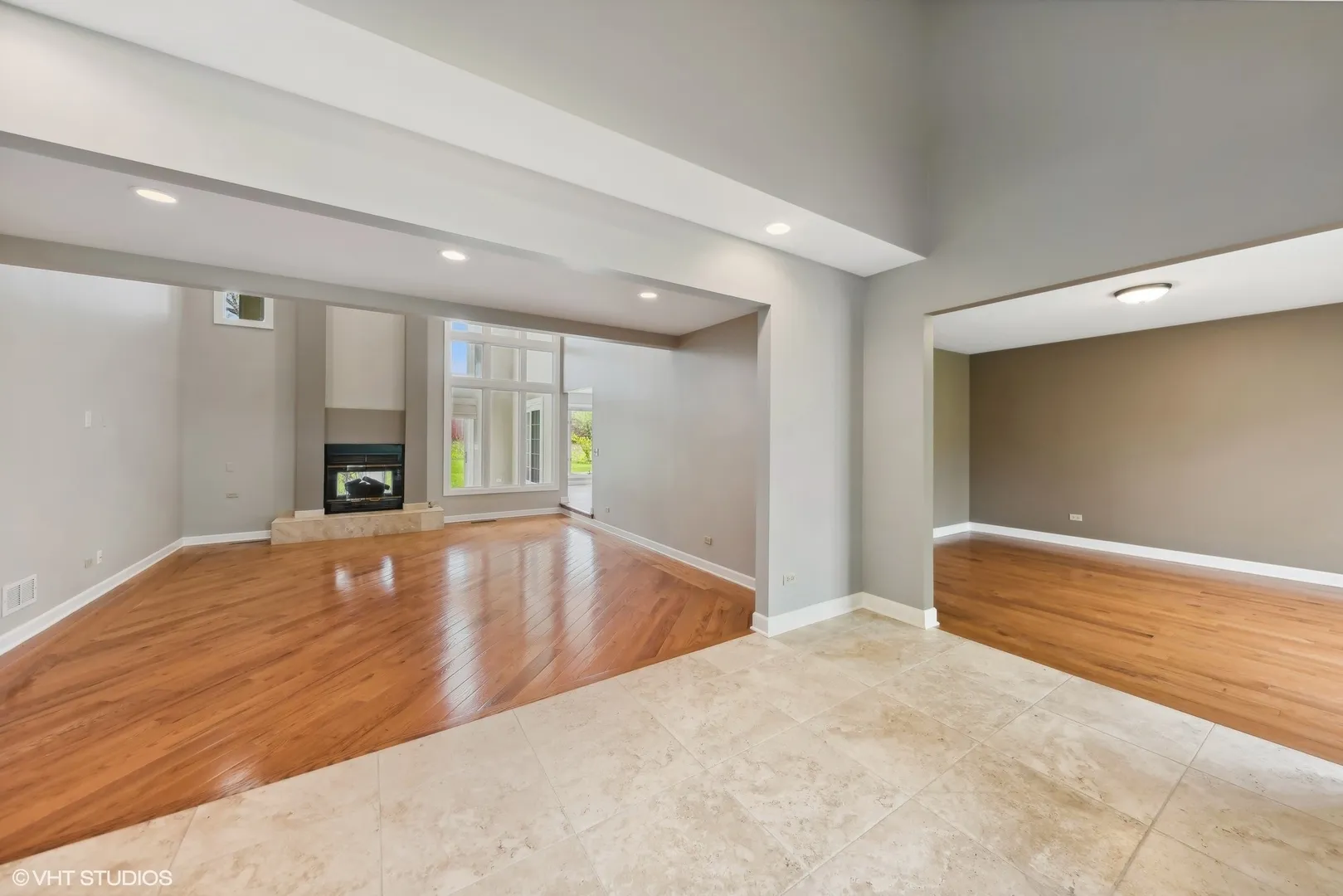 15020 King Dr, Libertyville, 60048, USA 60048-Green Oaks-IL