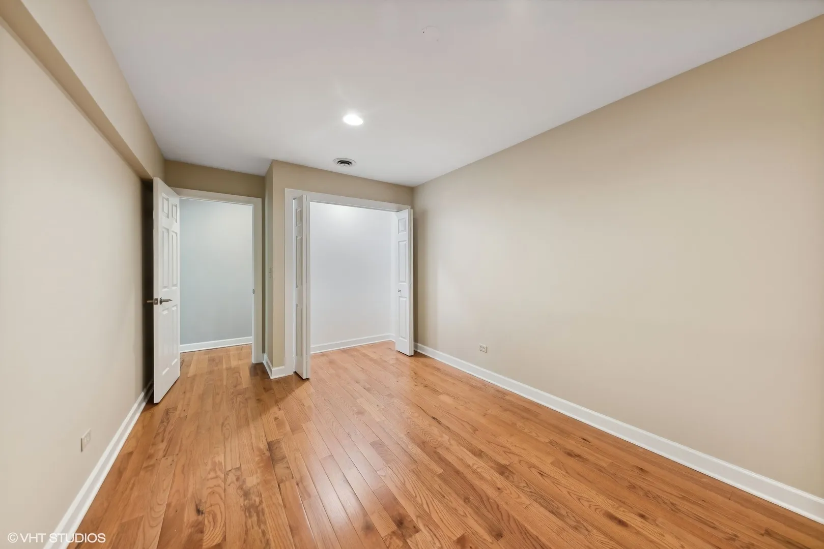 15020 King Dr, Libertyville, 60048, USA 60048-Green Oaks-IL