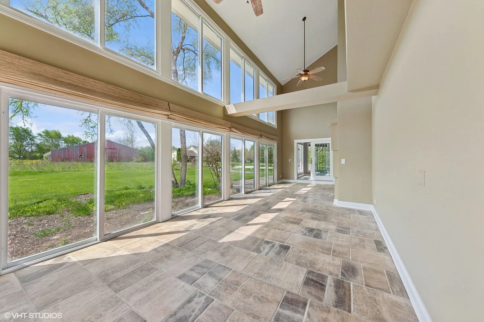 15020 King Dr, Libertyville, 60048, USA 60048-Green Oaks-IL