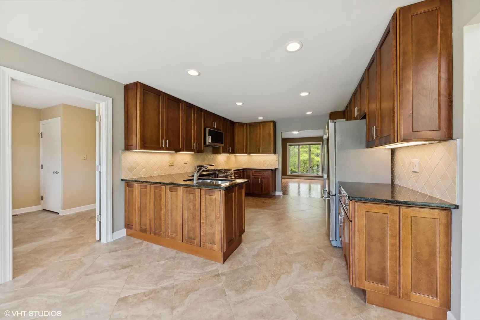 15020 King Dr, Libertyville, 60048, USA 60048-Green Oaks-IL