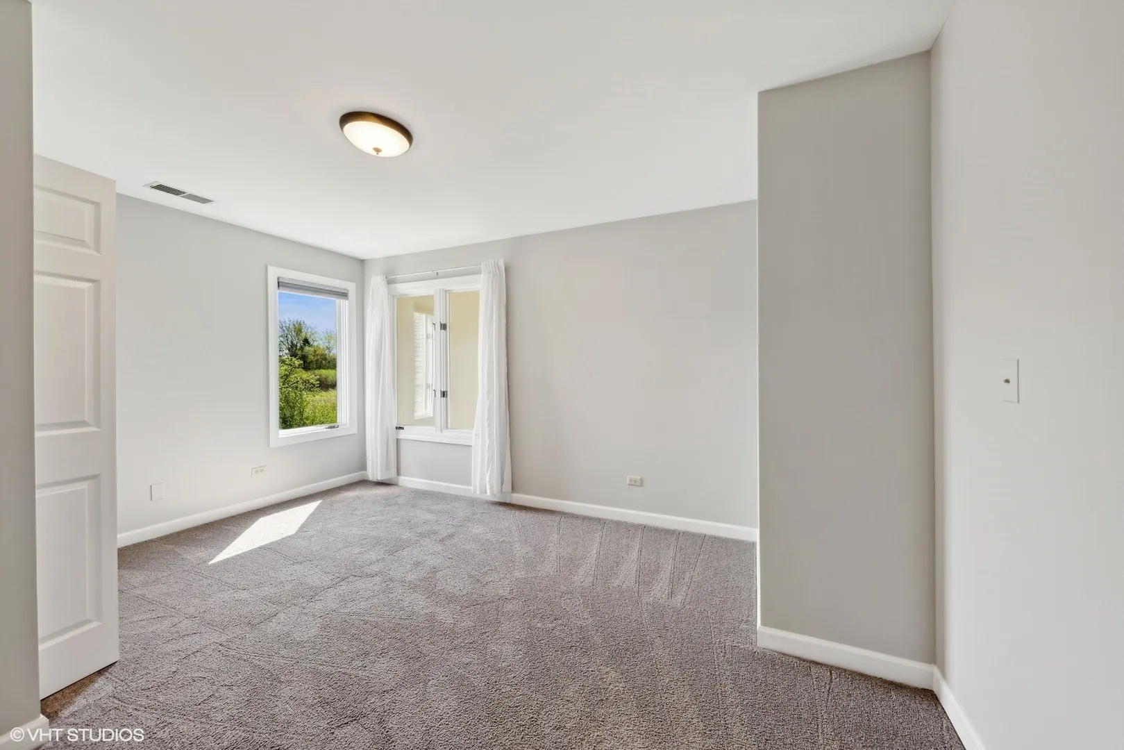 15020 King Dr, Libertyville, 60048, USA 60048-Green Oaks-IL