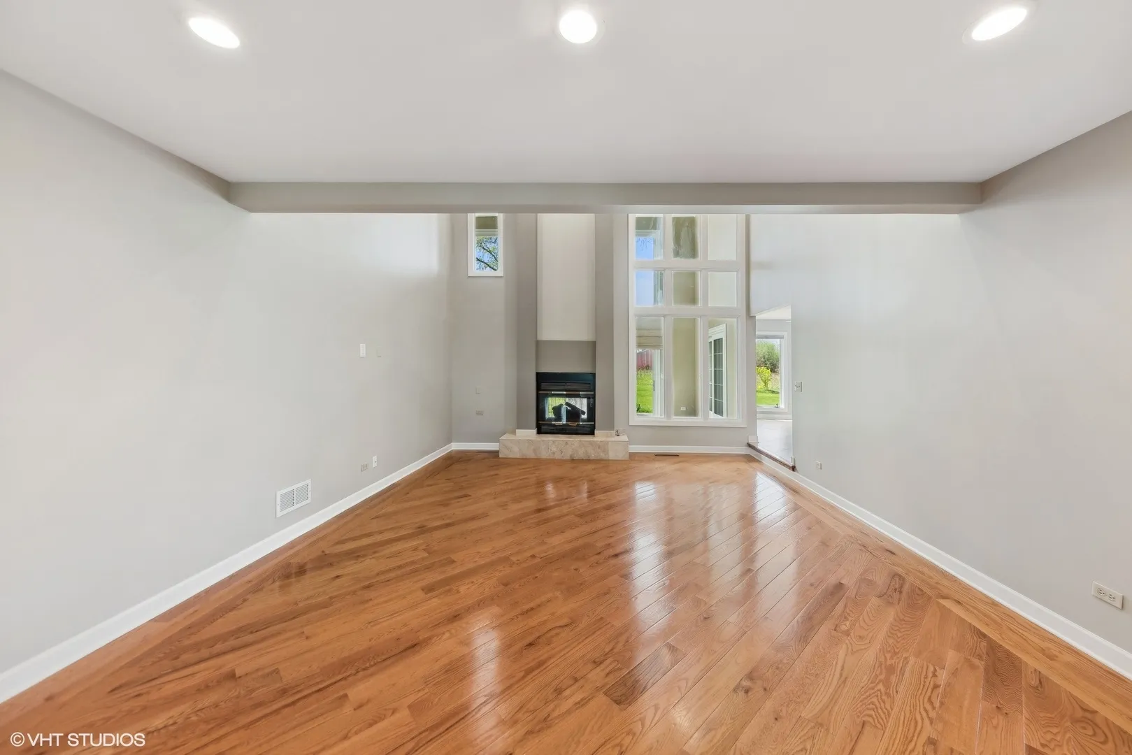 15020 King Dr, Libertyville, 60048, USA 60048-Green Oaks-IL