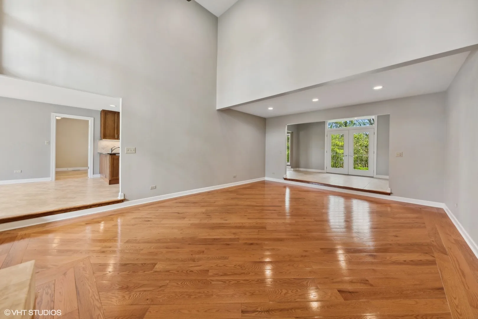 15020 King Dr, Libertyville, 60048, USA 60048-Green Oaks-IL