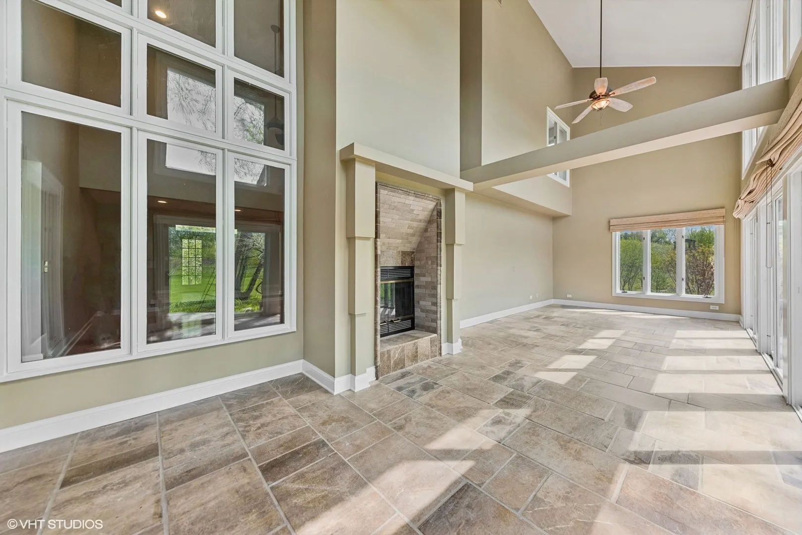 15020 King Dr, Libertyville, 60048, USA 60048-Green Oaks-IL