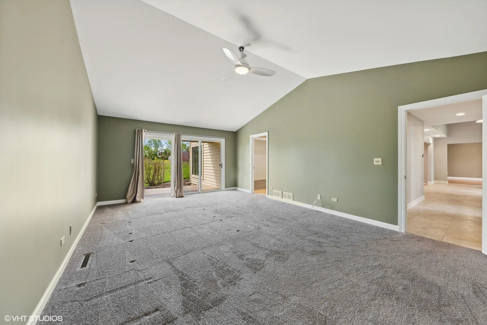 15020 King Dr, Libertyville, 60048, USA 60048-Green Oaks-IL